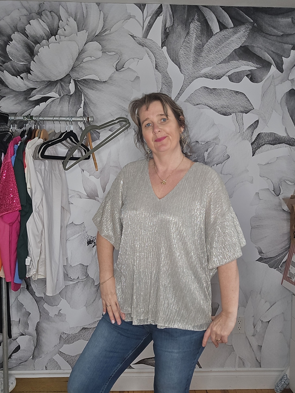 🍓Metallic Silver V-Neck Flutter Sleeve Top